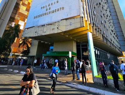 SERVIDORES DO INCRA FAZEM MANIFESTAÇÃO COM FECHAMENTO DA SEDE NACIONAL EM BRASÍLIA NA DEFESA DAS REIVINDICAÇÕES DA CATEGORIA